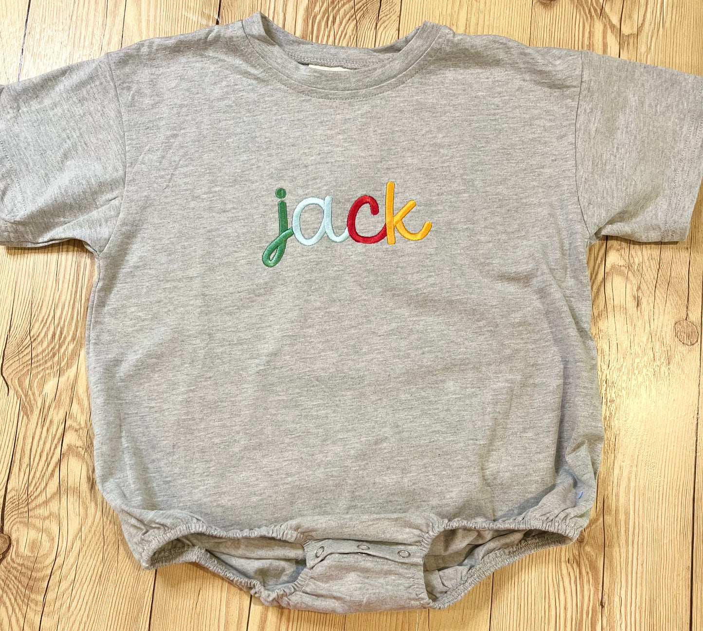 Oversized gray t-shirt bubble