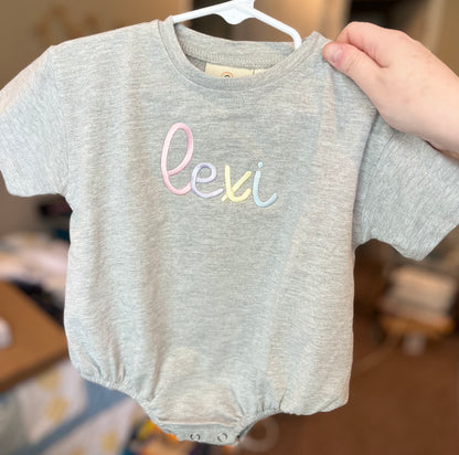 Oversized gray t-shirt bubble