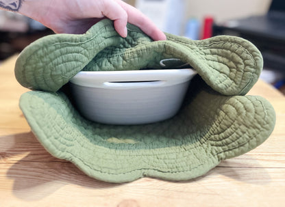 Quilted casserole dish cover
